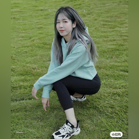 Lululemon Loungeful Cropped Hoodie
Silver Blue - Picture 8 of 10